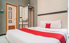 Reddoorz Syariah At Mitra Guest House